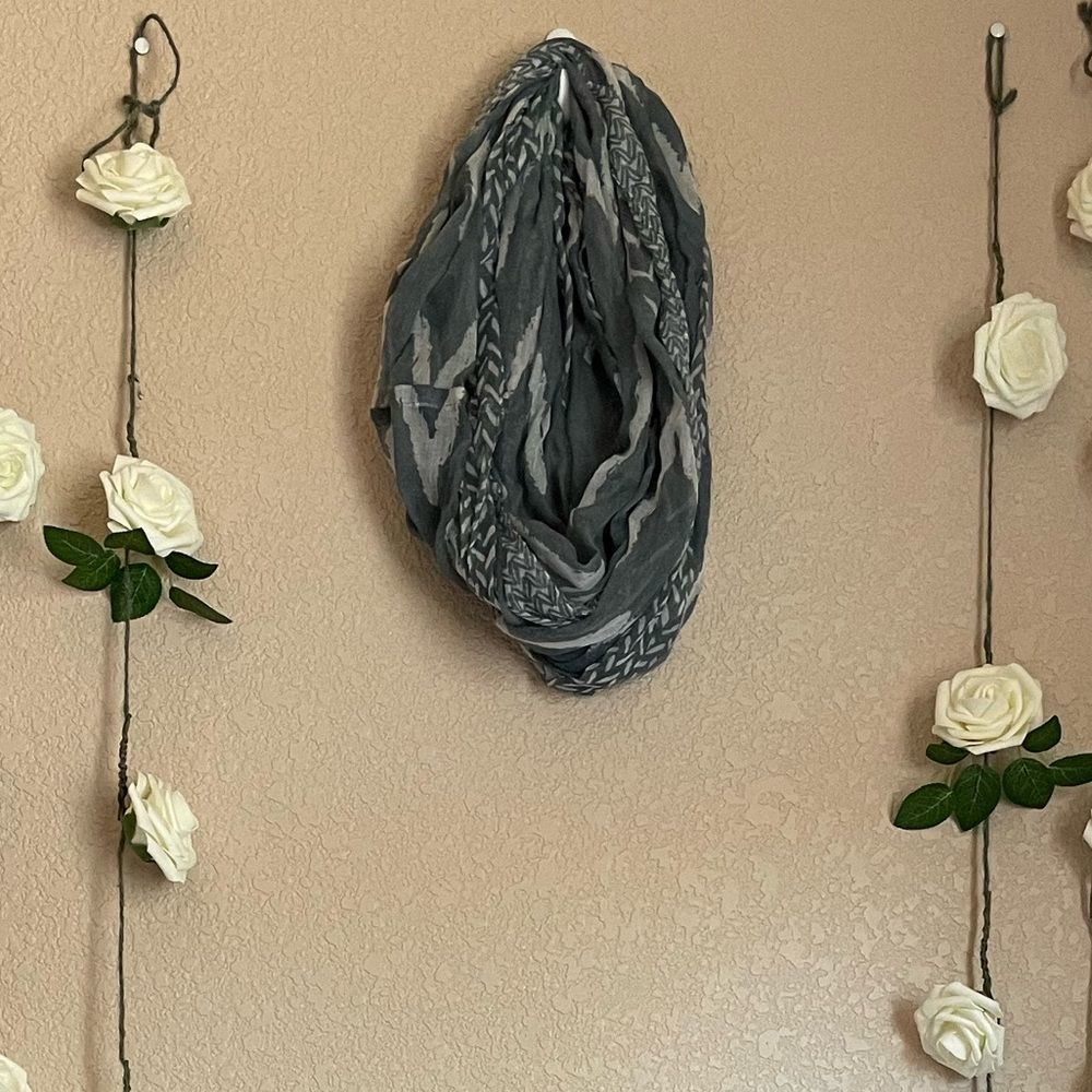 𝅺grey Patterned Infinity Scarf - Picture 2 of 4